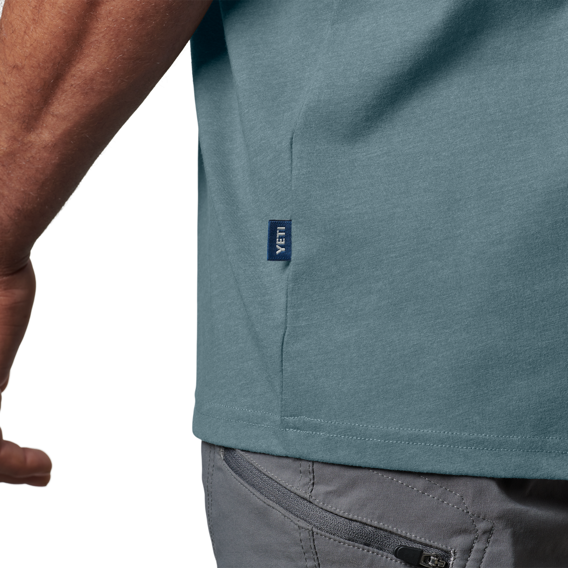 YETI T-shirt Premium a manica corta con logo Badge Indigo