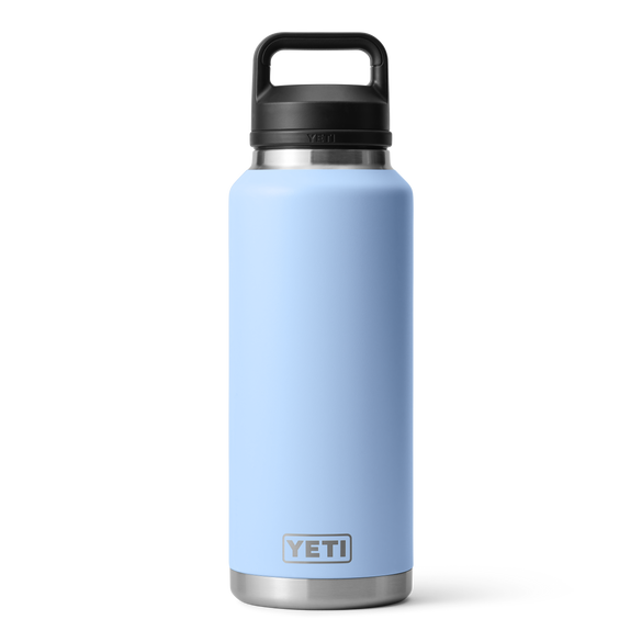 YETI Rambler® Borraccia da 46 oz (1,4 L) con tappo Chug Big Sky Blue