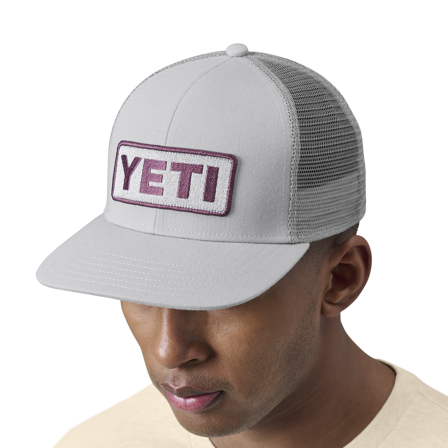 YETI Trucker con logo Badge F22 Grey