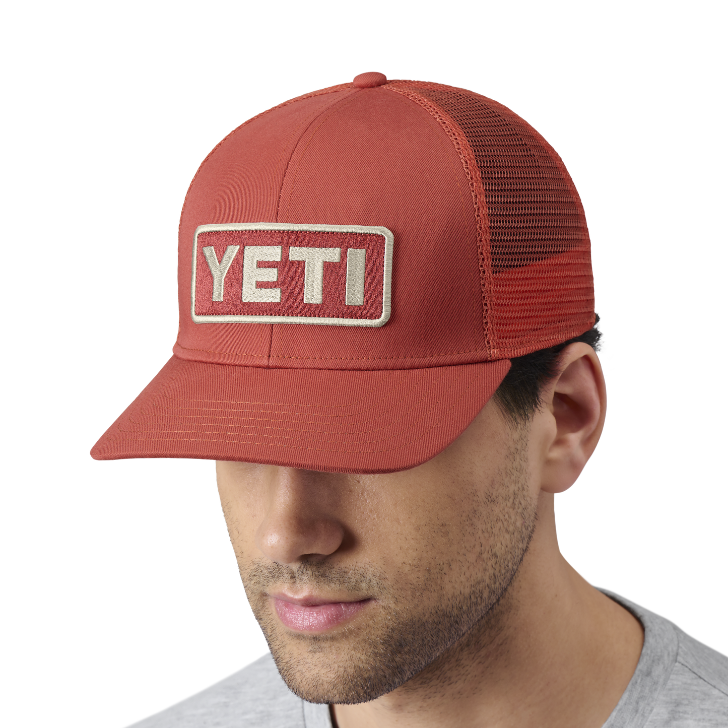 YETI Trucker con logo Badge F22 Rust