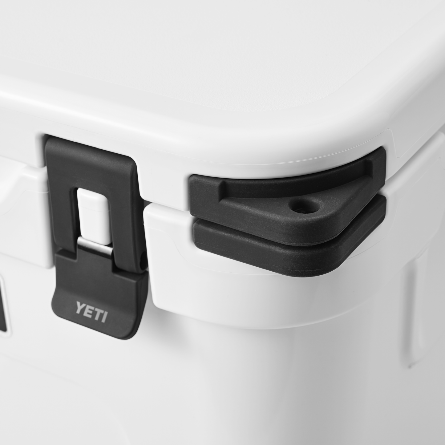 YETI Blocco Lockport per ghiacciaia su ruote Roadie® Nero
