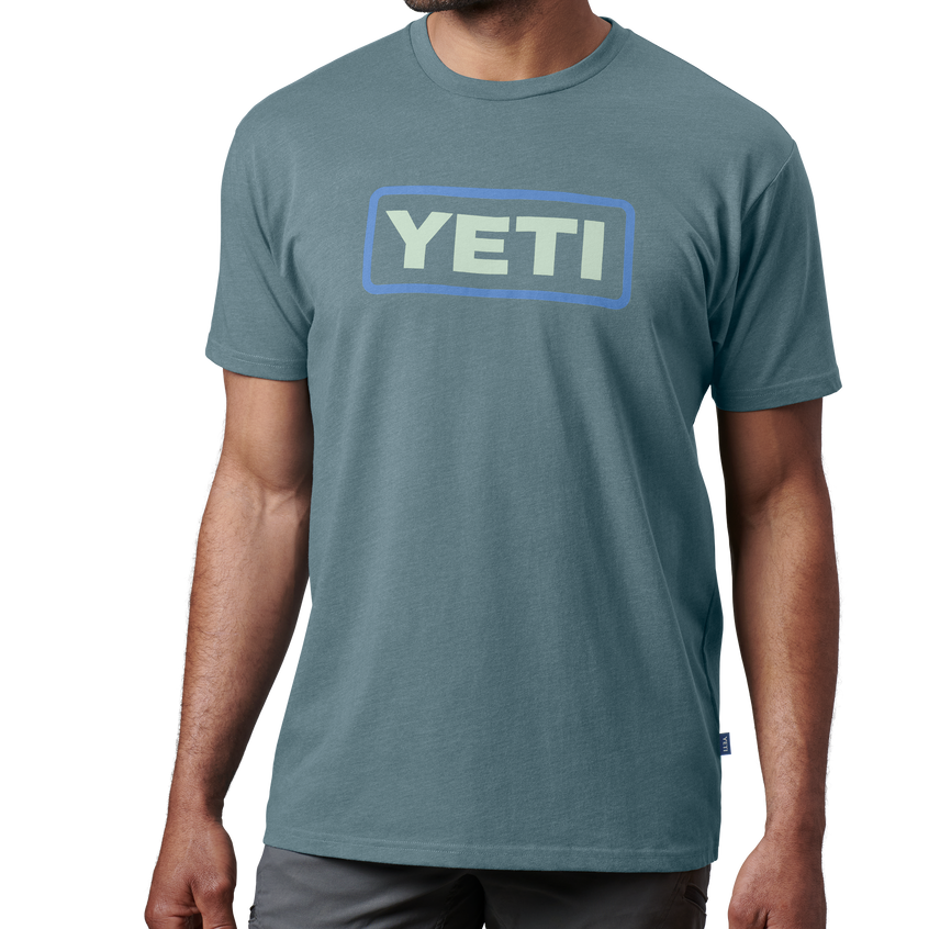 YETI T-shirt Premium a manica corta con logo Badge Indigo